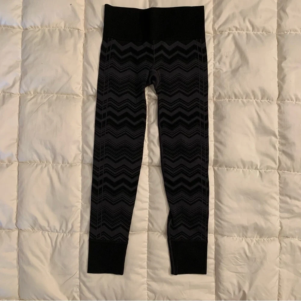 Lululemon Ebb to Street Pant Legging Heathered Deep Coal Size 4 Chevron Zig Zag